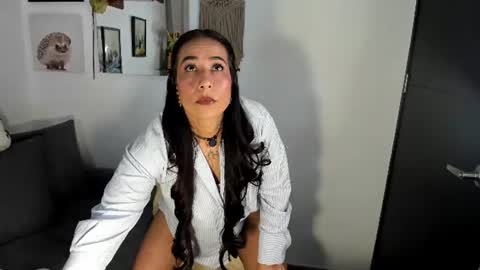 Snapshot of electra_hunt chatting on 07-26-26, 01:47 Electra- Please help me reach 100 likes online show from 07-26-26, 01:47
