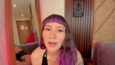 Snapshot of electraraptiss chatting on 05-12-26, 08:28 - online show from 05-12-26, 08:28