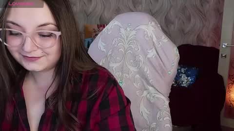 Snapshot of elegant_audacity chatting on 01-09-25, 11:14 Rachel online show from 01-09-25, 11:14