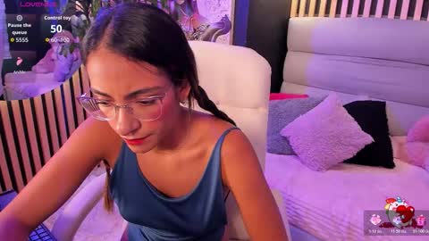 Snapshot of elegant_rouse chatting on 11-21-25, 09:13 Rouse online show from 11-21-25, 09:13