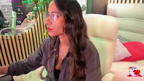 Snapshot of elegant_rouse chatting on 11-30-25, 10:14 Rouse online show from 11-30-25, 10:14