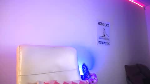 Snapshot of elektra_sky11 chatting on 11-21-25, 08:51 Elektra Sky online show from 11-21-25, 08:51