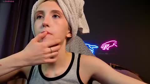 Snapshot of elen__moore chatting on 07-03-26, 05:36 Elen online show from 07-03-26, 05:36