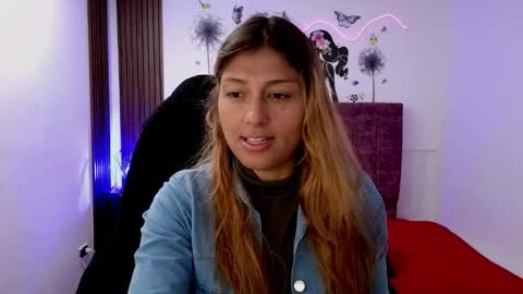 Snapshot of elena_detroya_ chatting on 11-25-25, 12:27 Elena online show from 11-25-25, 12:27