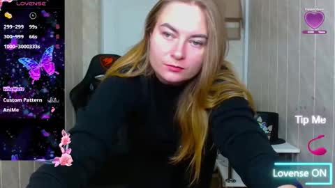 Snapshot of elena_maeer chatting on 10-14-25, 06:03 Elena online show from 10-14-25, 06:03