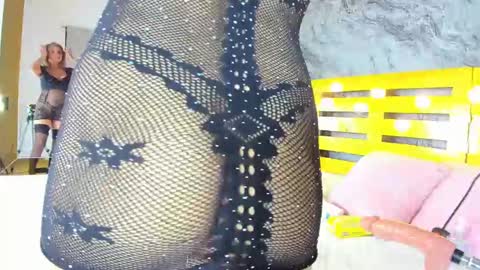 Elena online show from 01-28-25, 01:18