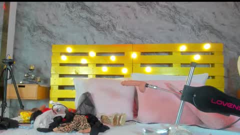 Elena online show from 02-14-25, 01:13