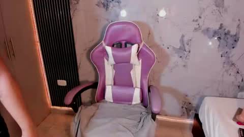 elena_wolff online show from 06-25-26, 11:59