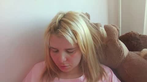 Snapshot of elenaflirt chatting on 06-06-26, 04:33 Elena online show from 06-06-26, 04:33