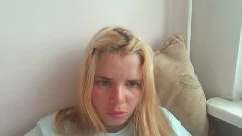 Snapshot of elenaflirt chatting on 06-09-26, 03:23 Elena online show from 06-09-26, 03:23
