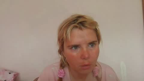 Snapshot of elenaflirt chatting on 06-16-26, 08:17 Elena online show from 06-16-26, 08:17