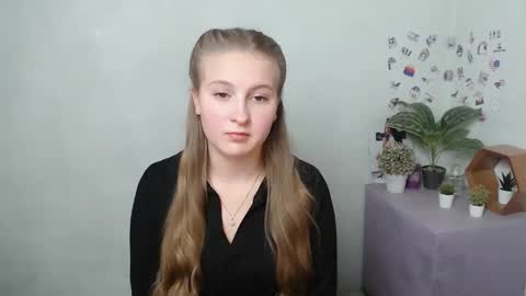 Snapshot of elenateilor chatting on 11-04-25, 01:43 Elena online show from 11-04-25, 01:43