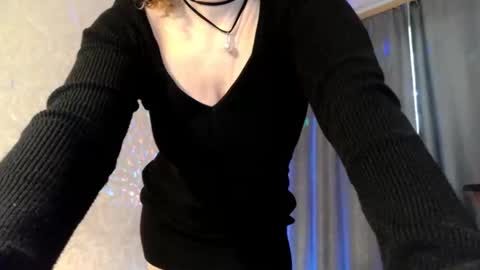Snapshot of elenaza chatting on 02-05-25, 11:55 elenaza online show from 02-05-25, 11:55