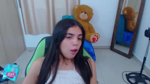 Snapshot of elenna_hotx chatting on 02-21-25, 10:37 agnes online show from 02-21-25, 10:37