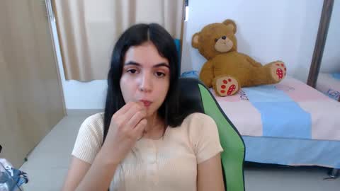 Snapshot of elenna_hotx chatting on 03-11-25, 05:57 agnes online show from 03-11-25, 05:57