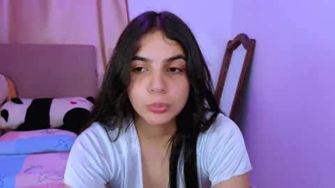 Snapshot of elenna_hotx chatting on 10-21-25, 09:15 agnes online show from 10-21-25, 09:15
