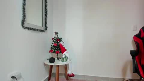 Snapshot of eli_hot5 chatting on 12-31-24, 05:29 Elizabeth online show from 12-31-24, 05:29