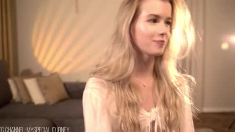 Snapshot of eli_journey chatting on 11-04-25, 09:14 Eli online show from 11-04-25, 09:14