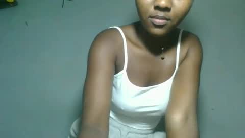 Snapshot of elia011 chatting on 10-31-25, 08:37 elia011 online show from 10-31-25, 08:37