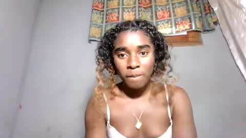 Snapshot of elia011 chatting on 11-03-25, 11:44 elia011 online show from 11-03-25, 11:44