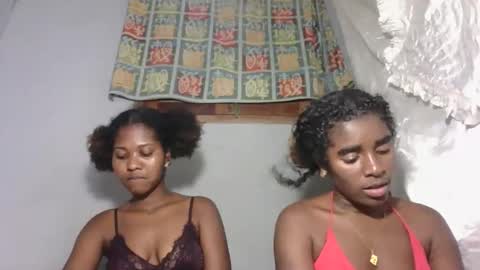 Snapshot of elia011 chatting on 11-04-25, 05:12 elia011 online show from 11-04-25, 05:12