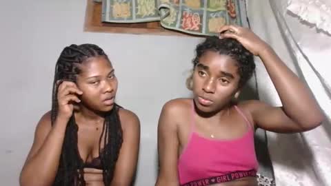 Snapshot of elia011 chatting on 11-14-25, 07:01 elia011 online show from 11-14-25, 07:01