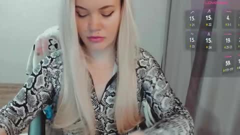 Ella online show from 11-19-25, 07:41