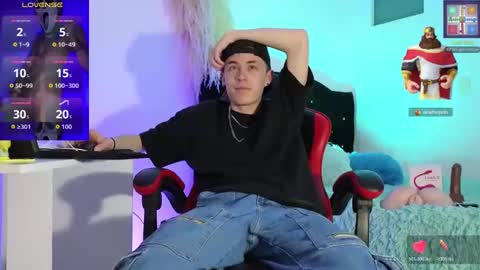 Snapshot of elian_cooper18 chatting on 11-06-25, 01:06 Elian online show from 11-06-25, 01:06