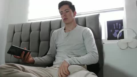 Elian online show from 02-09-25, 01:03