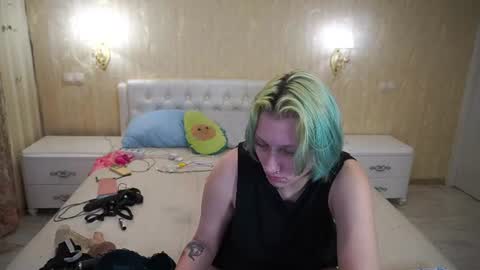 Luna online show from 06-19-26, 11:08