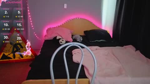 Snapshot of elieiza_xo chatting on 06-18-26, 10:09 elieiza_xo online show from 06-18-26, 10:09