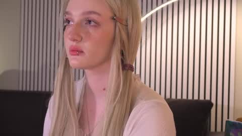 Ellie online show from 04-18-26, 05:22