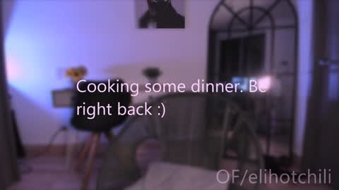 Snapshot of elihotchili chatting on 01-16-25, 01:37 Eli online show from 01-16-25, 01:37