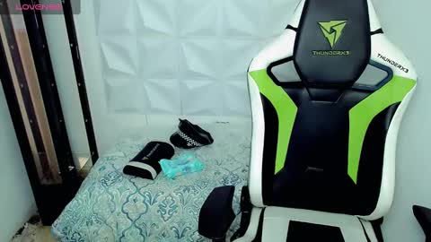 Snapshot of elii_797 chatting on 12-11-24, 01:06 bby-santy online show from 12-11-24, 01:06