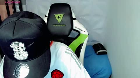 Snapshot of elii_797 chatting on 12-17-24, 01:16 bby-santy online show from 12-17-24, 01:16