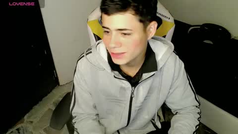 Snapshot of elii_797 chatting on 10-07-25, 12:02 bby-santy online show from 10-07-25, 12:02