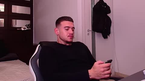 ElijahThorne online show from 12-19-25, 05:47