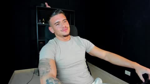 Snapshot of elijahthorne chatting on 04-15-26, 06:42 ElijahThorne online show from 04-15-26, 06:42