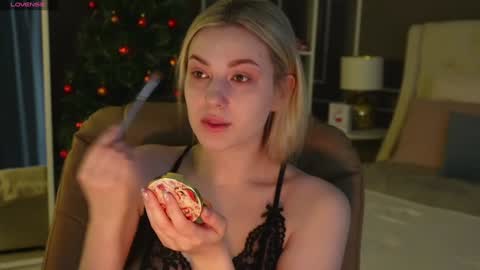 Elina online show from 12-21-24, 01:15