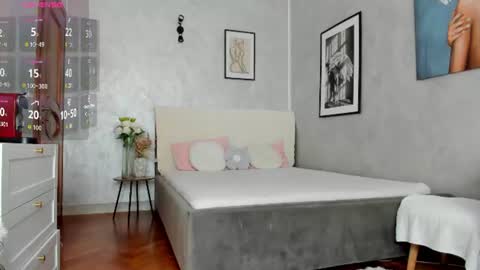 Elina online show from 06-23-26, 10:57