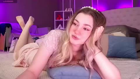 Elina online show from 10-22-25, 01:28