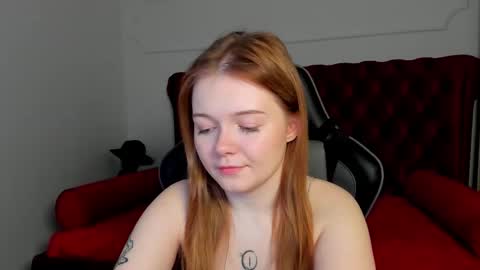 Snapshot of elinavale chatting on 03-08-26, 05:22 elinavale online show from 03-08-26, 05:22