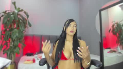 Snapshot of elisa_castrillon chatting on 02-22-25, 08:42 Elisa online show from 02-22-25, 08:42