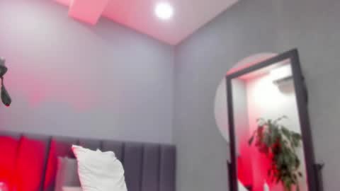 Snapshot of elisa_castrillon chatting on 03-02-25, 04:17 Elisa online show from 03-02-25, 04:17