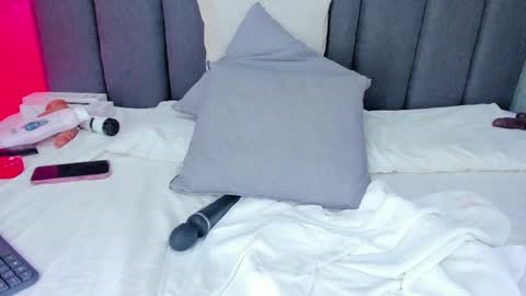 Snapshot of elisa_castrillon chatting on 03-12-25, 10:39 Elisa online show from 03-12-25, 10:39