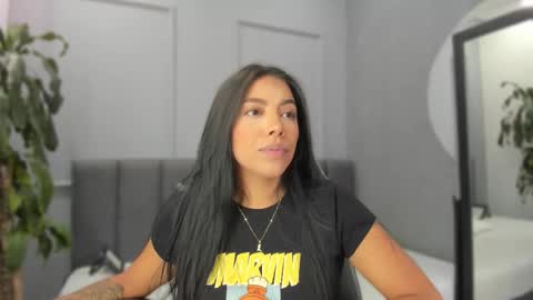 Snapshot of elisa_castrillon chatting on 09-18-25, 08:22 Elisa online show from 09-18-25, 08:22