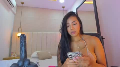 Snapshot of elisa_castrillon chatting on 09-28-25, 05:18 Elisa online show from 09-28-25, 05:18