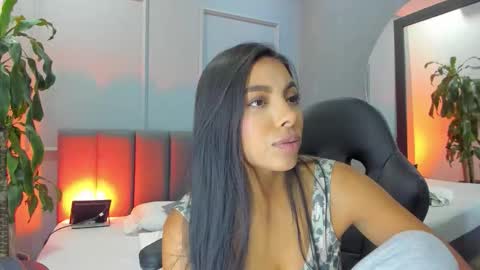 Snapshot of elisa_castrillon chatting on 11-27-25, 10:34 Elisa online show from 11-27-25, 10:34