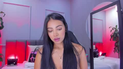 Snapshot of elisa_castrillon chatting on 12-04-25, 08:28 Elisa online show from 12-04-25, 08:28