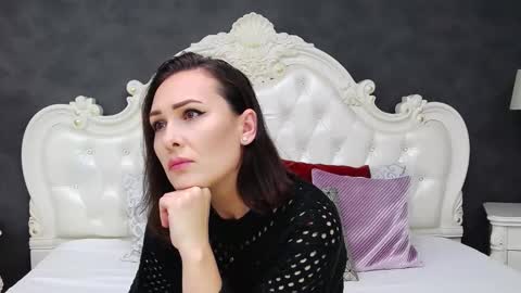 Snapshot of elisabethswan chatting on 11-11-25, 10:15 Krissy online show from 11-11-25, 10:15